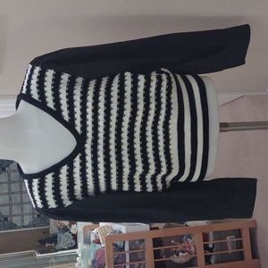 Cute Chic Wish women's B& W crop striped v neck sweater puff sleeves size large